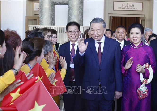 Tổng Bí thư, Chủ tịch nước Tô Lâm gặp gỡ cộng đồng người Việt Nam tại Thái Lan